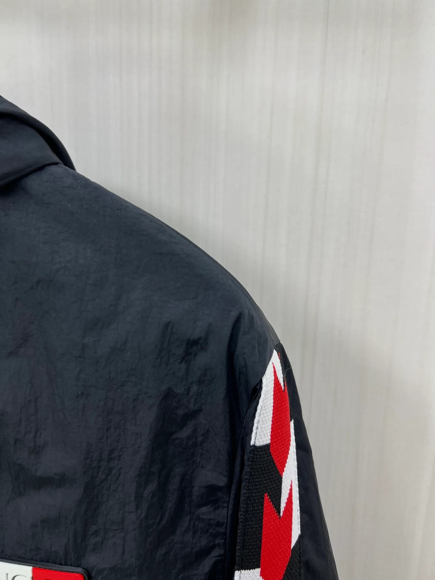 。MONCLER 2026FW ， ， 。 ， 。10 ， ， ， ， 。 ， ， ， ， ， ！ ， ， ， ， 。 ， ， ， 。 ， ！ ， Classic ！ ， ， ， 。 ， 。 HS。Sizes：M-3XL